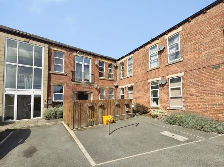 1 bedroom Flat for sale in Peel Court Peel Street, Morley, LS27