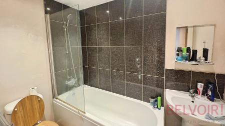 2 bedroom Flat for sale in Queen Street, Morley, LS27