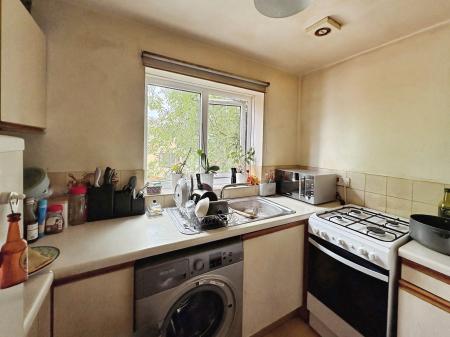 2 bedroom Flat for sale in Ibbetson Mews, Churwell, LS27