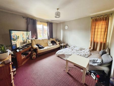 2 bedroom Flat for sale in Ibbetson Mews, Churwell, LS27
