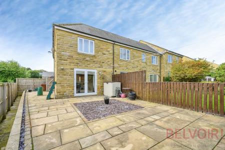 2 bedroom Town house for sale in Dartmouth Mews, Morley, LS27