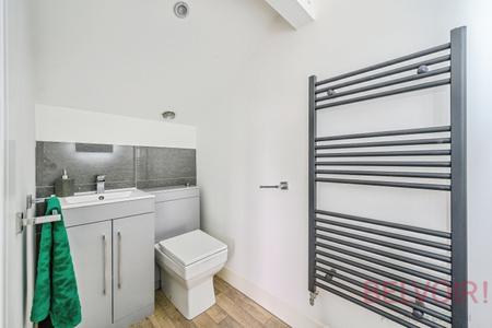 4 bedroom Semi-detached bungalow for sale in Thornleigh Avenue, Wakefield, WF2