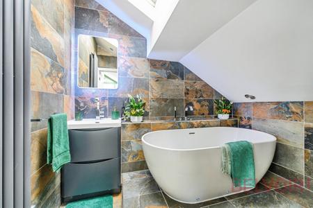 4 bedroom Semi-detached bungalow for sale in Thornleigh Avenue, Wakefield, WF2