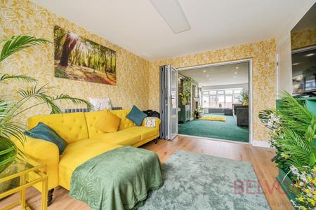 4 bedroom Semi-detached bungalow for sale in Thornleigh Avenue, Wakefield, WF2
