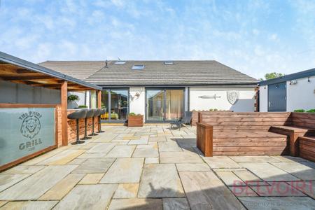 4 bedroom Semi-detached bungalow for sale in Thornleigh Avenue, Wakefield, WF2