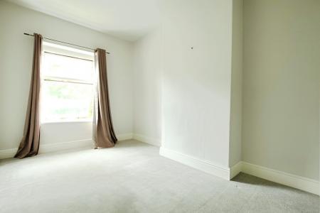 2 bedroom Terraced House to let in Troy Road, Morley, LS27