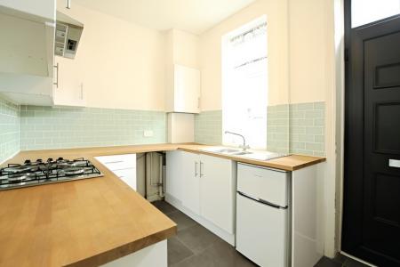 2 bedroom Terraced House to let in Troy Road, Morley, LS27