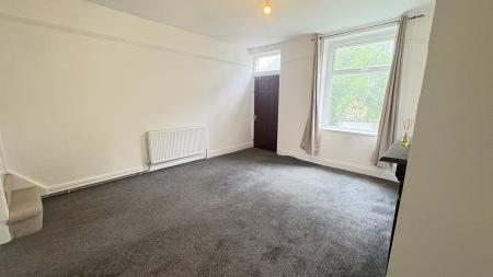 2 bedroom Terraced House to let in Troy Road, Morley, LS27