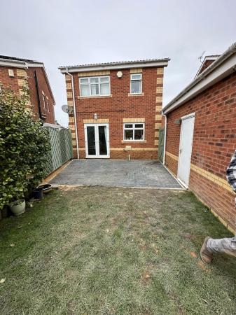 3 bedroom Detached house to let in Springfield Road, Morley, LS27