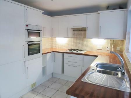 3 bedroom Detached house to let in Springfield Road, Morley, LS27