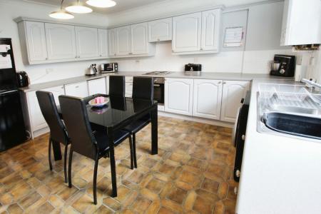 2 bedroom Terraced House to let in Syke Road, Tingley, WF3