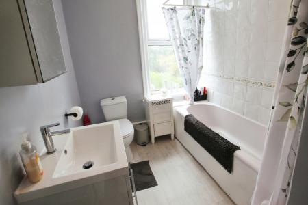 2 bedroom Terraced House to let in Syke Road, Tingley, WF3