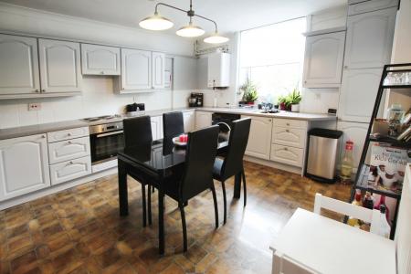 2 bedroom Terraced House to let in Syke Road, Tingley, WF3