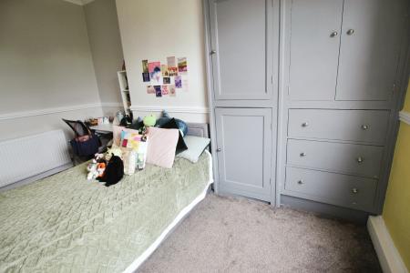 2 bedroom Terraced House to let in Syke Road, Tingley, WF3