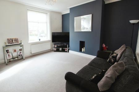 2 bedroom Terraced House to let in Syke Road, Tingley, WF3