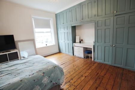 2 bedroom Terraced House to let in Syke Road, Tingley, WF3