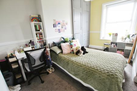 2 bedroom Terraced House to let in Syke Road, Tingley, WF3