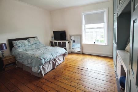 2 bedroom Terraced House to let in Syke Road, Tingley, WF3