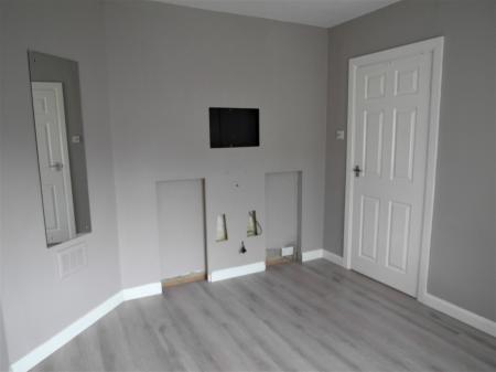 2 bedroom Semi-detached house to let in Winrose Avenue, Middleton, LS10