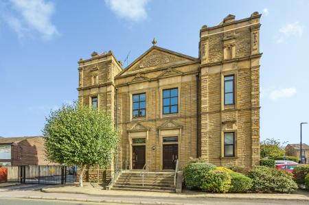 2 bedroom Flat for sale in Commercial Street, Morley, LS27