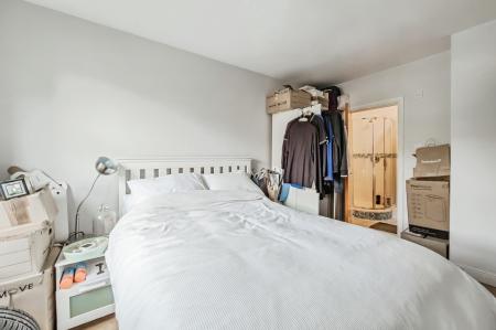 2 bedroom Flat for sale in Commercial Street, Morley, LS27