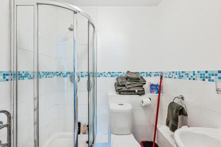 2 bedroom Flat for sale in Commercial Street, Morley, LS27