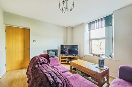 2 bedroom Flat for sale in Commercial Street, Morley, LS27