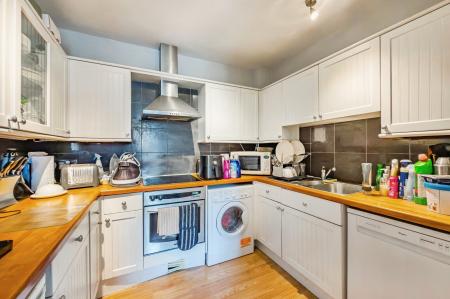 2 bedroom Flat for sale in Commercial Street, Morley, LS27