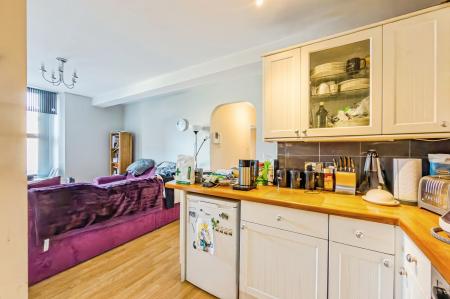 2 bedroom Flat for sale in Commercial Street, Morley, LS27