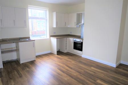 2 bedroom Terraced House to let in Fountain Street, Morley, LS27