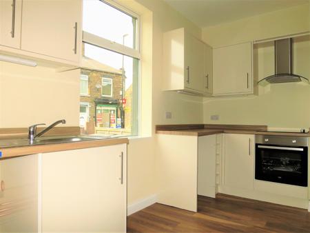 2 bedroom Terraced House to let in Fountain Street, Morley, LS27