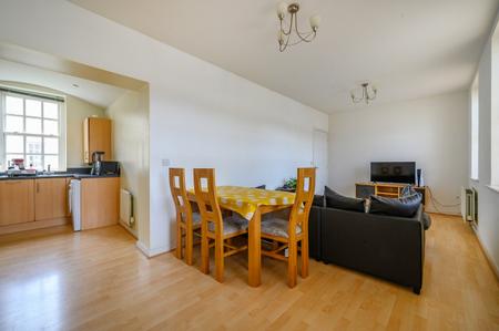 1 bedroom Flat to let in Parklands Manor, Wakefield, WF1