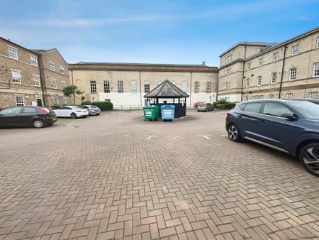 1 bedroom Flat to let in Parklands Manor, Wakefield, WF1