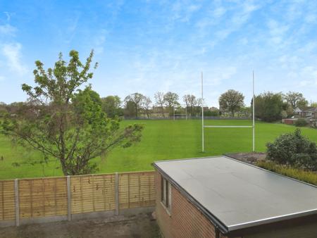 4 bedroom Detached house to let in Bruntcliffe Drive, Morley, LS27