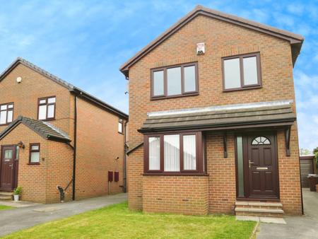 4 bedroom Detached house to let in Bruntcliffe Drive, Morley, LS27