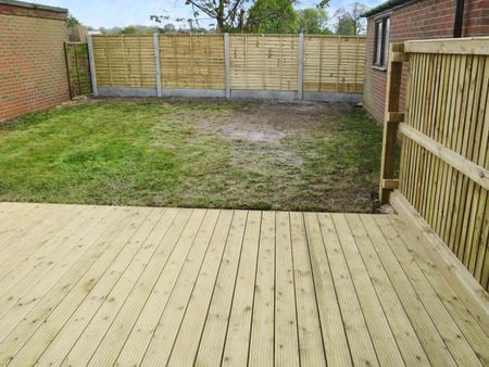 4 bedroom Detached house to let in Bruntcliffe Drive, Morley, LS27