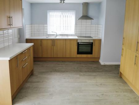 4 bedroom Detached house to let in Bruntcliffe Drive, Morley, LS27