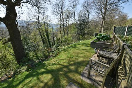 4 bedroom Detached house for sale in Bron Y Gamlas, Pontcysyllte