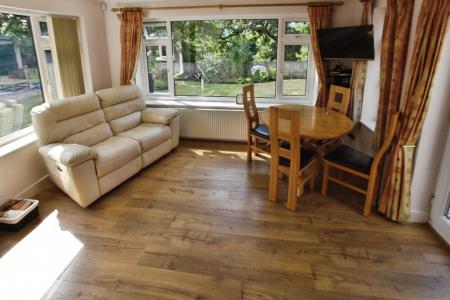 4 bedroom Detached house for sale in Bron Y Gamlas, Pontcysyllte