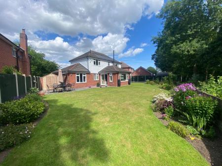 4 bedroom Detached house for sale in Bron Y Gamlas, Pontcysyllte