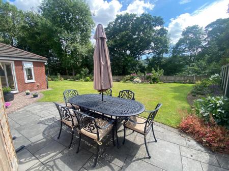 4 bedroom Detached house for sale in Bron Y Gamlas, Pontcysyllte