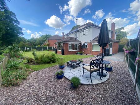4 bedroom Detached house for sale in Bron Y Gamlas, Pontcysyllte