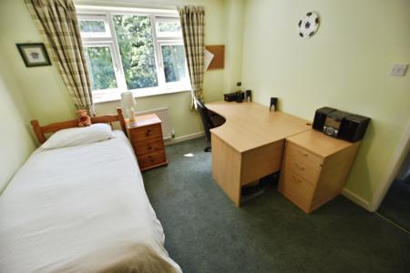 4 bedroom Detached house for sale in Bron Y Gamlas, Pontcysyllte