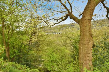 4 bedroom Detached house for sale in Bron Y Gamlas, Pontcysyllte