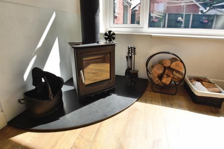 4 bedroom Detached house for sale in Bron Y Gamlas, Pontcysyllte