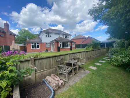 4 bedroom Detached house for sale in Bron Y Gamlas, Pontcysyllte