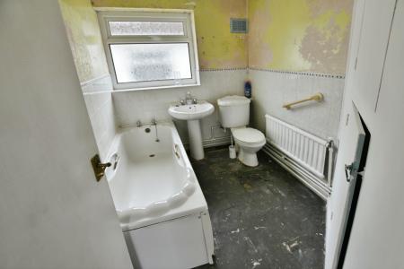 2 bedroom Detached bungalow for sale in 9 Bryn Siriol, Coedpoeth, LL11