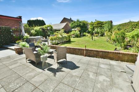 4 bedroom Detached house for sale in High Street, Coedpoeth, LL11