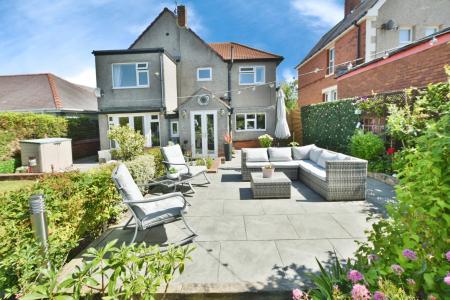 4 bedroom Detached house for sale in High Street, Coedpoeth, LL11