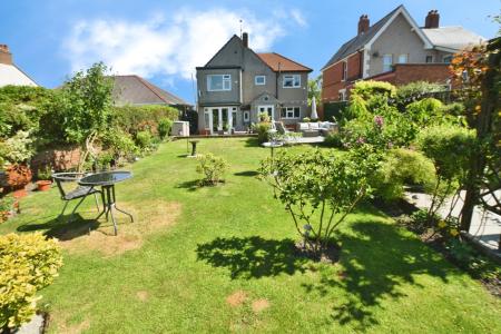 4 bedroom Detached house for sale in High Street, Coedpoeth, LL11